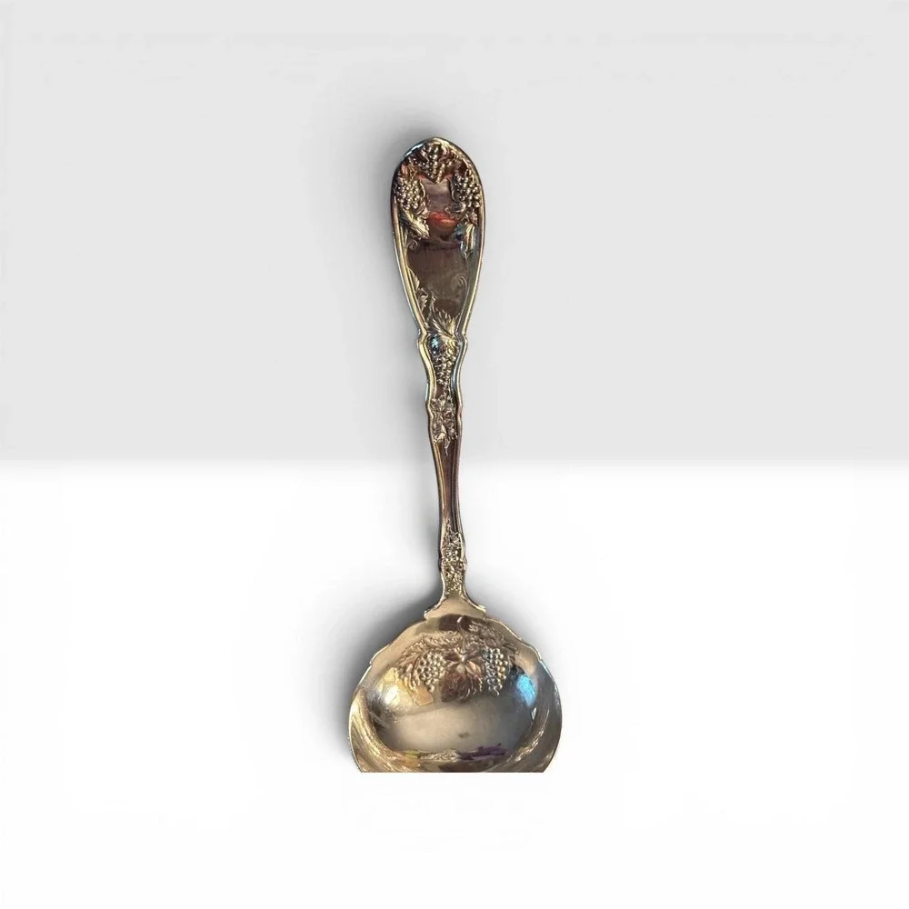 Wm A Rogers Vintage Grapes Silverplate Sugar Shell Spoon Ornate 1904 Pattern A1